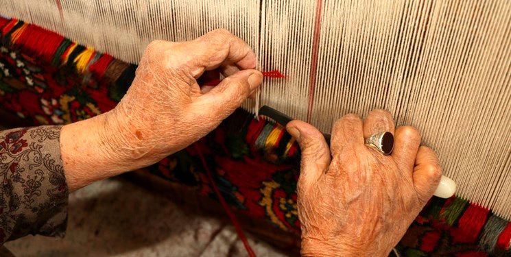 یکدهم جمعیت قالیبافان کشور تحت پوشش بیمه هستند