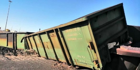۴ واگن باری حامل سنگآهن صبح امروز از خط خارج شد