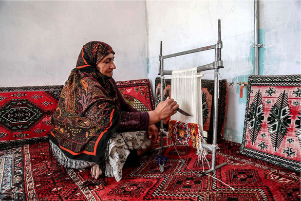 قالیبافان آذربایجانغربی تحت پوشش بیمه اجتماعی قرار میگیرند