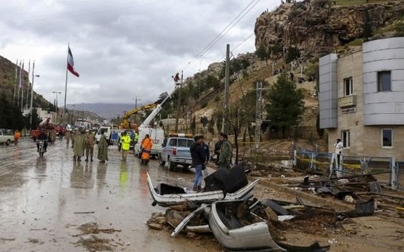 نمایندگان بیمه مرکزی به مناطق سیل زده اعزام شدند