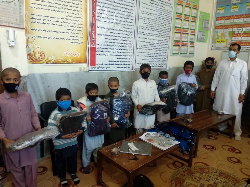 توزیع ۱۳۰۰ بسته اقلام تحصیلی در آستانه مهرماه
