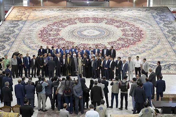 تنها 5 نفر در کارگاه بافنده بزرگترین فرش دستباف جهان بیمه هستند