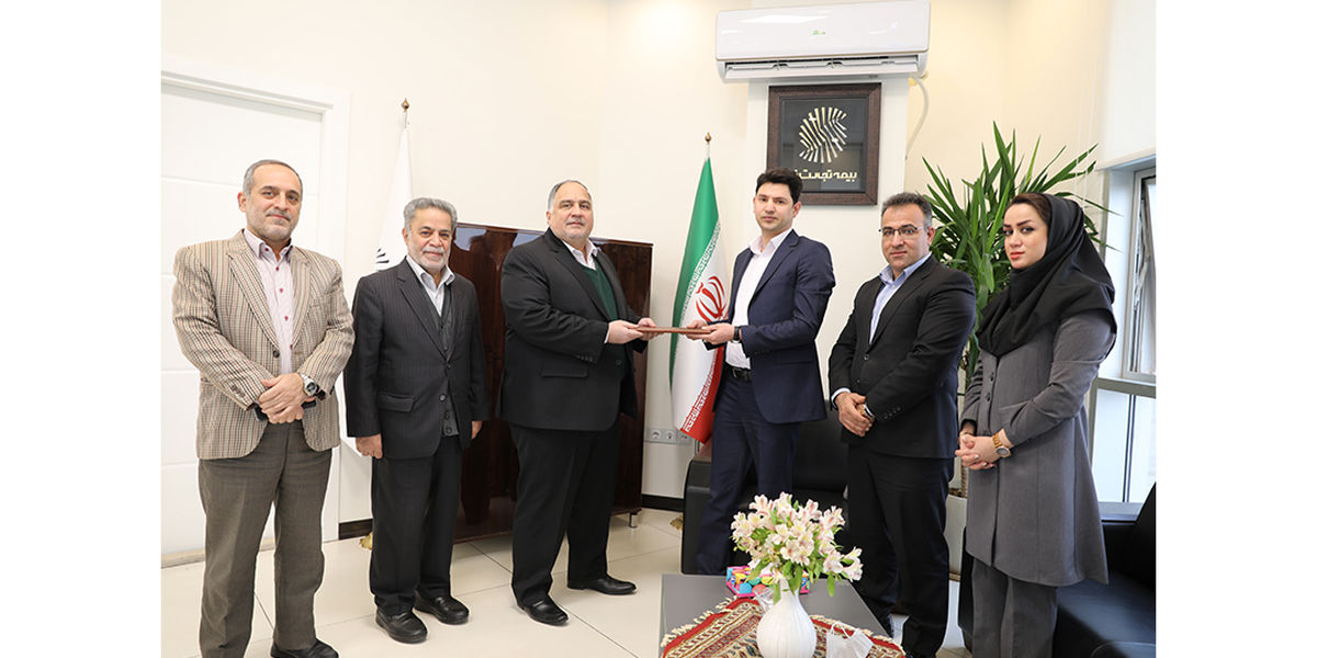 تقدیر بیمه مرکزی از کارشناس صدور خسارت واحد درمان بیمه تجارتنو