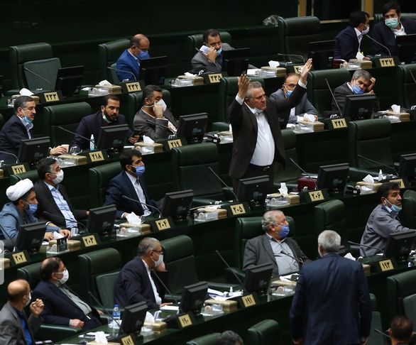 تامین اجتماعی مکلف به واگذاری سهام مازاد بر ۳۳ درصد خود دربانک رفاه شد