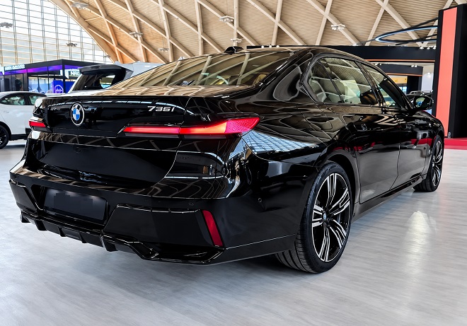 بی ام و BMW 735