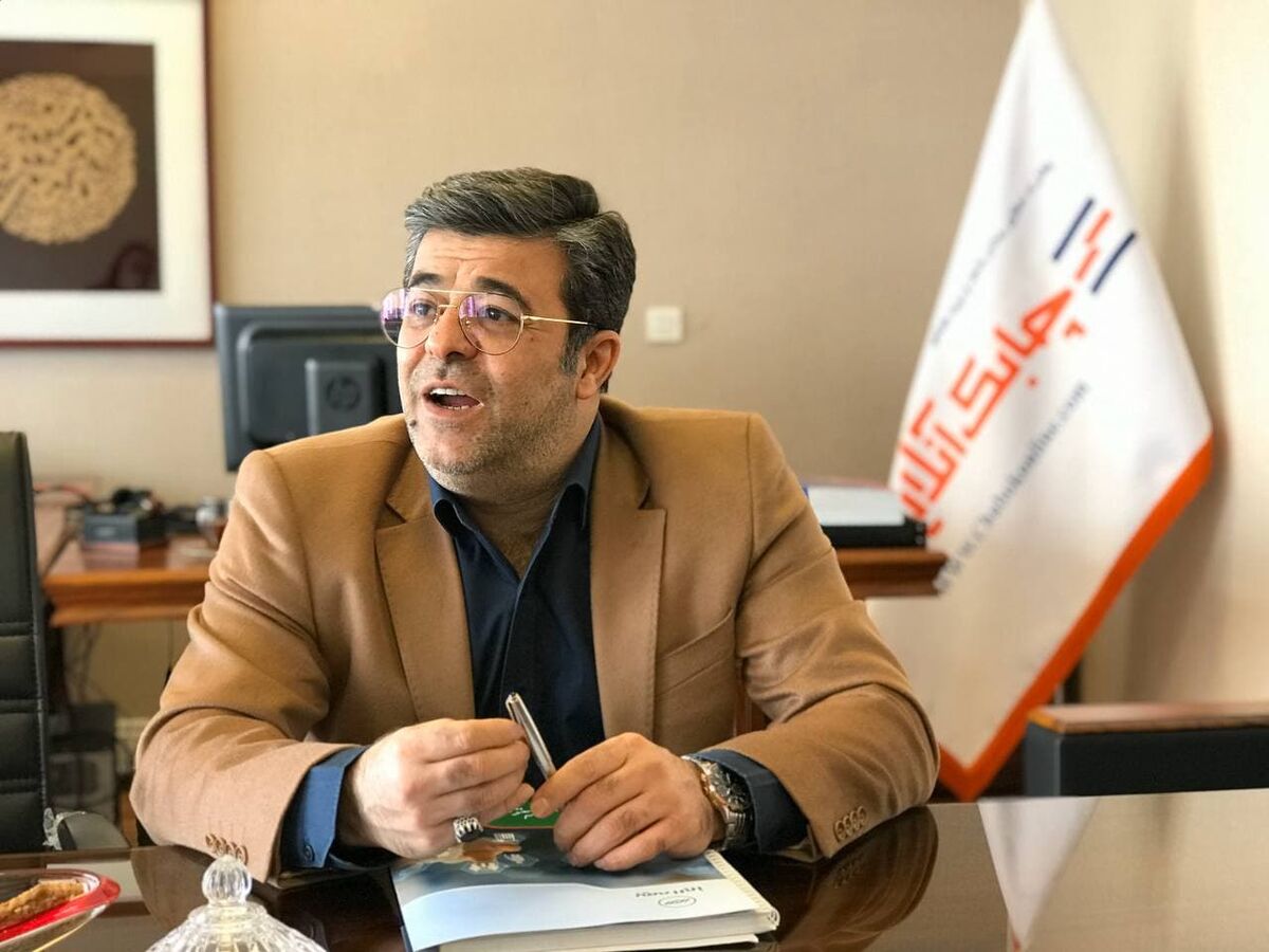 علیرضا مقرب