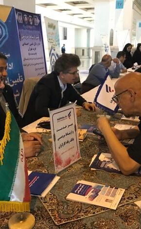 برپایی میز خدمت بانک رفاه کارگران در میعادگاه‌های نماز جمعه سراسر کشور به مناسبت هفته دولت
