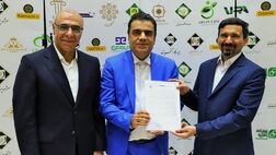 حنجره ی مصطفی فیروزی مجری صدا و سیما توسط بیمه ی کار آفرین بیمه شد