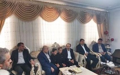 مدیرعامل بیمه آسیا با خانواده مرحوم مهرعلی حسین زاده از کارکنان این شرکت، دیدار کرد
