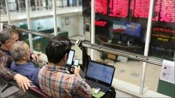 برابری ۸ نماد قرمز در برابر ۸ نماد سبز در شاخص گروه بانکی 