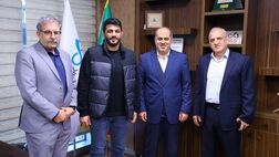 قدردانی از «حسن یزدانی» در بانک دی
